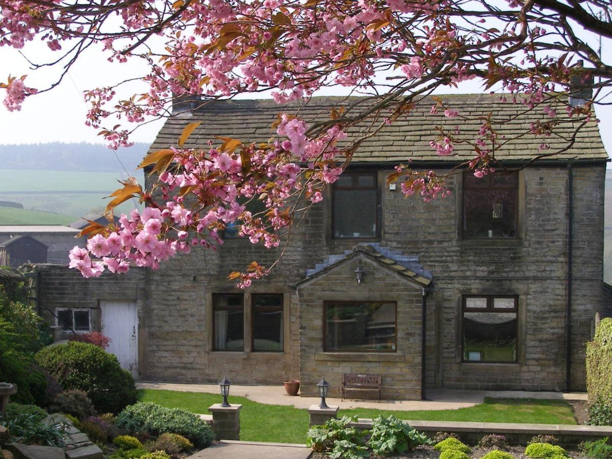 Coddy'S Farm Bed & Breakfast Holmfirth Exterior photo
